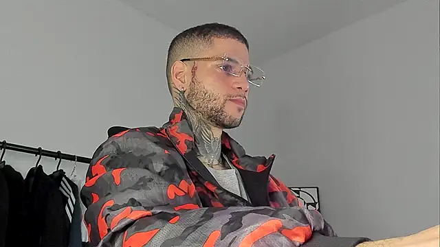 Snapshot of _jamesleandros1 chatting on 11.11.25 jamesleandros1 online show from 11.11.25