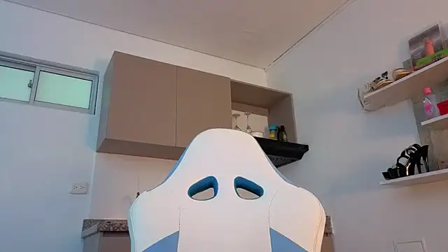 Snapshot of PIA_STONE chatting on 11.24.25 PIA STONE online show from 11.24.25