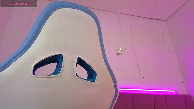 Snapshot of PIA_STONE chatting on 12.02.25 PIA STONE online show from 12.02.25