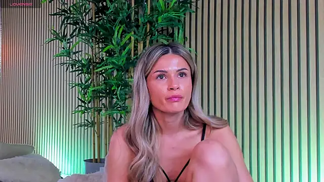 Avril Cyrus online show from 03.18.25