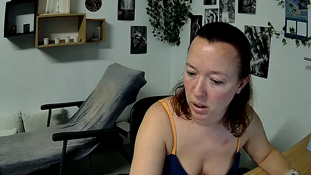 Snapshot of AnyaKrey@xh chatting on 01.04.25 AnyaKreyxh online show from 01.04.25