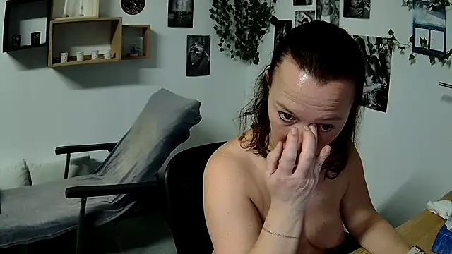 Snapshot of AnyaKrey@xh chatting on 02.23.25 AnyaKreyxh online show from 02.23.25