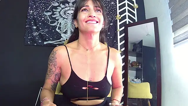 EvangelineCors online show from 04.15.26