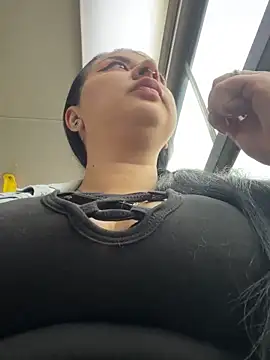 Abril Luv online show from 02.26.25