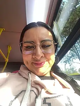 Abril Luv online show from 03.03.25