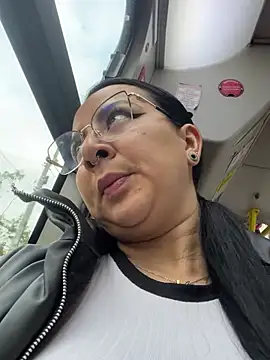 Abril Luv online show from 03.05.25