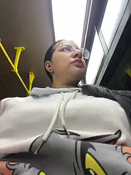 Abril Luv online show from 03.08.25