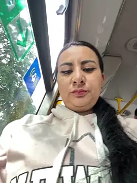 Abril Luv online show from 03.19.25