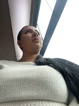 Abril Luv online show from 09.18.25