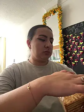 Abril Luv online show from 09.22.25