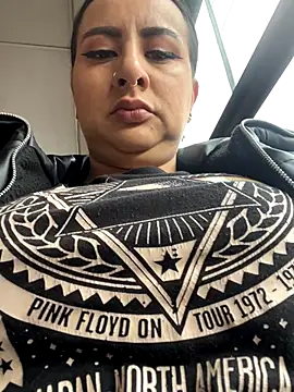 Abril Luv online show from 10.07.25