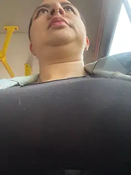 Abril Luv online show from 10.14.25