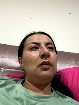 Abril Luv online show from 10.30.25