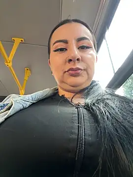 Abril Luv online show from 11.12.25