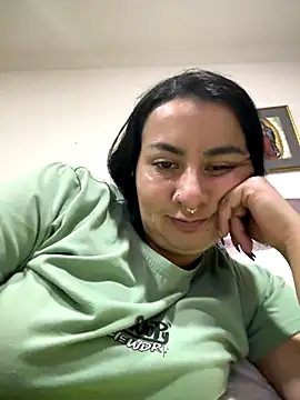 Abril Luv online show from 12.17.25