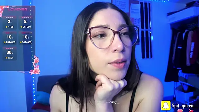 Snapshot of Spit_queen chatting on 05.19.26 Spit queen online show from 05.19.26
