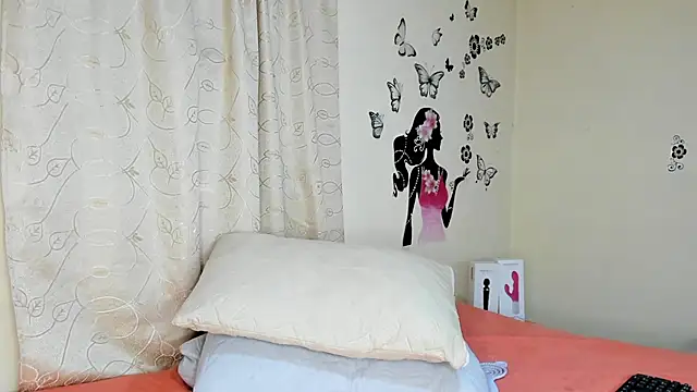 Snapshot of Juli_Castillo8 chatting on 03.09.25 Juli Castillo8 online show from 03.09.25