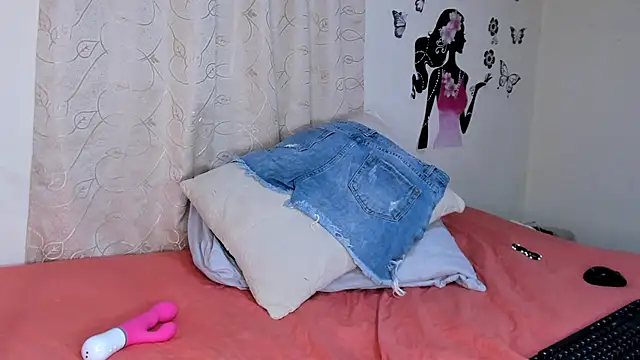 Snapshot of Juli_Castillo8 chatting on 03.15.25 Juli Castillo8 online show from 03.15.25