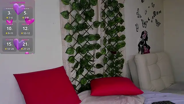 Snapshot of Juli_Castillo8 chatting on 10.02.25 Juli Castillo8 online show from 10.02.25