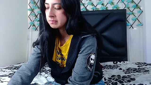 Snapshot of EmmaWilliamss chatting on 12.19.25 EmmaWilliamss online show from 12.19.25