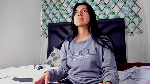 Snapshot of EmmaWilliamss chatting on 04.04.26 EmmaWilliamss online show from 04.04.26