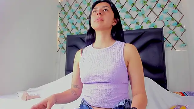 Snapshot of EmmaWilliamss chatting on 04.05.26 EmmaWilliamss online show from 04.05.26