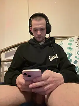 Snapshot of Z1uk chatting on 07.28.26 Z1uk online show from 07.28.26