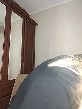 KrissSexi online show from 10.17.25