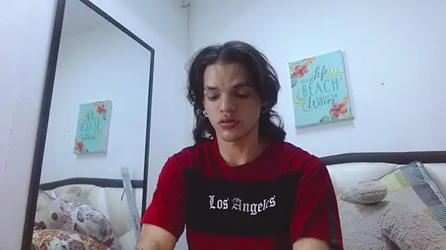 Snapshot of AlbertBernal69 chatting on 10.22.25 AlbertBernal69 online show from 10.22.25