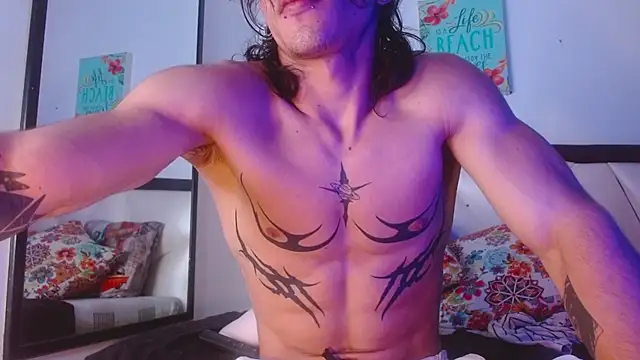 Snapshot of AlbertBernal69 chatting on 10.27.25 AlbertBernal69 online show from 10.27.25