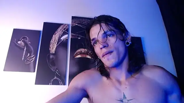 Snapshot of AlbertBernal69 chatting on 10.31.25 AlbertBernal69 online show from 10.31.25