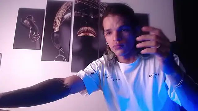 Snapshot of AlbertBernal69 chatting on 11.05.25 AlbertBernal69 online show from 11.05.25