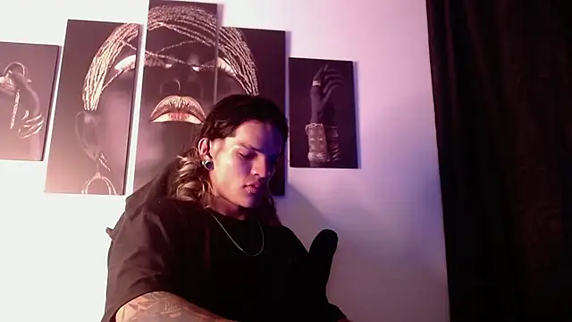 Snapshot of AlbertBernal69 chatting on 11.08.25 AlbertBernal69 online show from 11.08.25