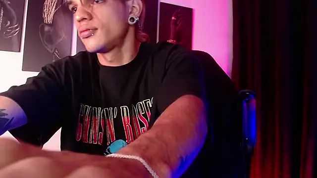 Snapshot of AlbertBernal69 chatting on 11.13.25 AlbertBernal69 online show from 11.13.25