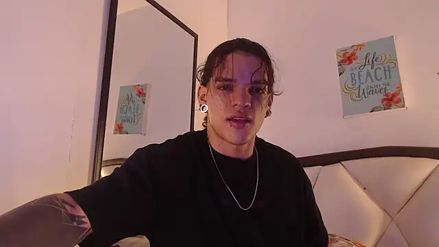 Snapshot of AlbertBernal69 chatting on 11.20.25 AlbertBernal69 online show from 11.20.25