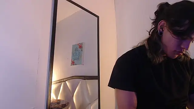 Snapshot of AlbertBernal69 chatting on 11.22.25 AlbertBernal69 online show from 11.22.25