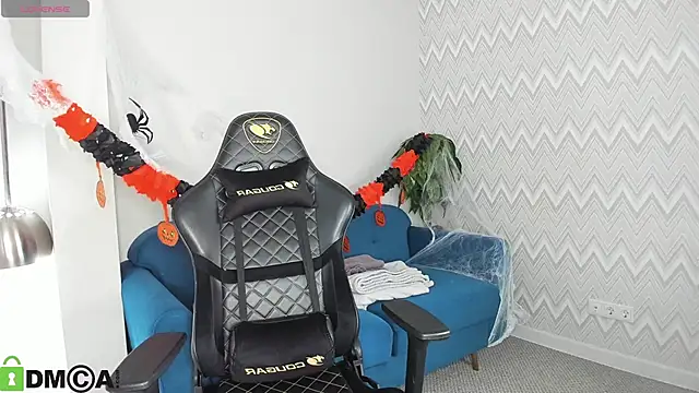 Barbie Lis online show from 10.28.25