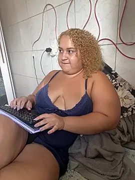 Snapshot of MinaBoss chatting on 02.12.25 MinaBoss online show from 02.12.25