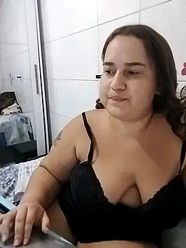 Snapshot of MinaBoss chatting on 10.26.25 MinaBoss online show from 10.26.25