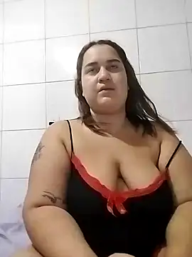 Snapshot of MinaBoss chatting on 12.05.25 MinaBoss online show from 12.05.25