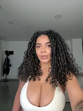 Snapshot of Mariecurl chatting on 05.15.26 Mariecurl online show from 05.15.26