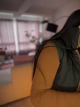 Snapshot of Insane_Issa chatting on 12.06.24 Insane Issa online show from 12.06.24