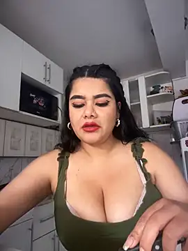 Snapshot of Insane_Issa chatting on 01.11.25 Insane Issa online show from 01.11.25