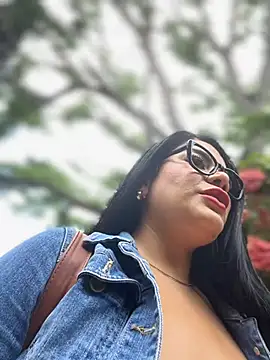 Snapshot of Insane_Issa chatting on 03.22.25 Insane Issa online show from 03.22.25