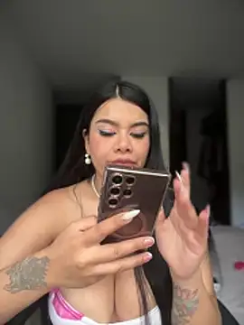 Snapshot of Insane_Issa chatting on 11.14.25 Insane Issa online show from 11.14.25