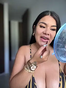 Snapshot of Insane_Issa chatting on 11.22.25 Insane Issa online show from 11.22.25