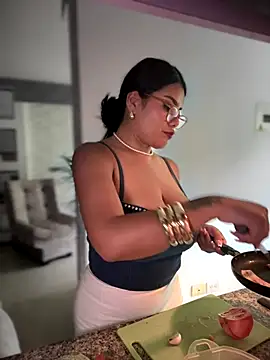 Snapshot of Insane_Issa chatting on 12.18.25 Insane Issa online show from 12.18.25