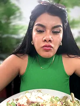 Snapshot of Insane_Issa chatting on 12.20.25 Insane Issa online show from 12.20.25