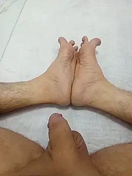 Snapshot of Hardapple01 chatting on 10.01.25 Hardapple01 online show from 10.01.25