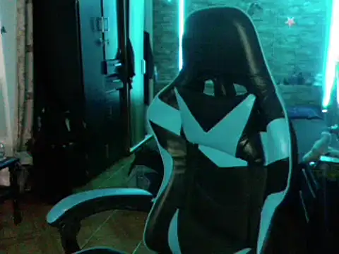 Snapshot of AngelaQueen_ chatting on 12.03.24 AngelaQueen  online show from 12.03.24